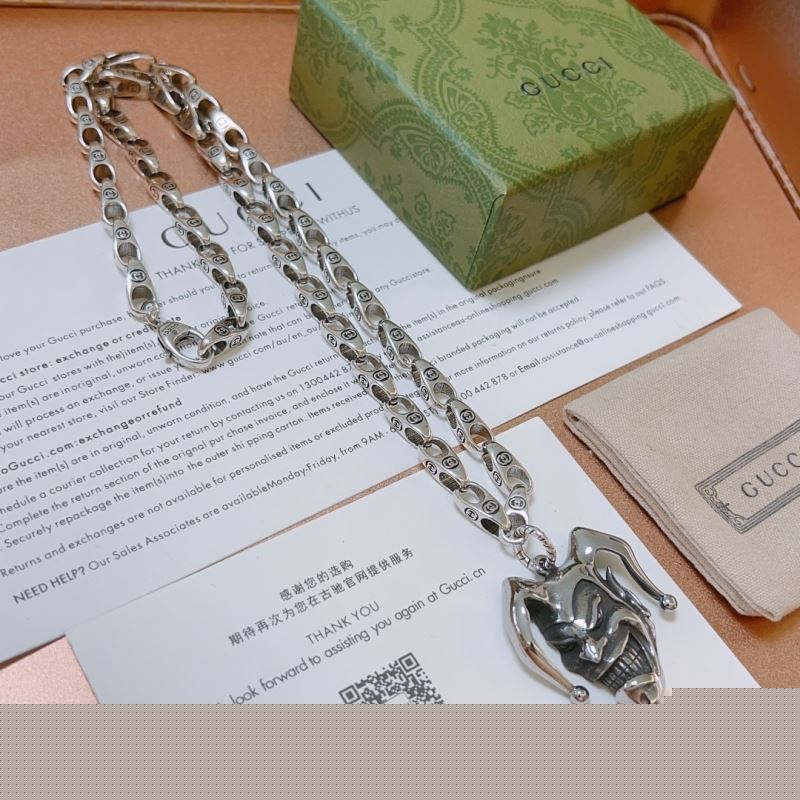 G*u*i necklaces